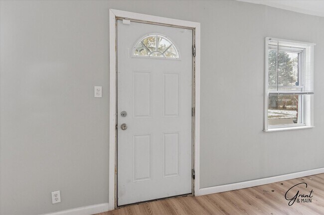 Foto del edificio - $1250 3 bedroom bungalow