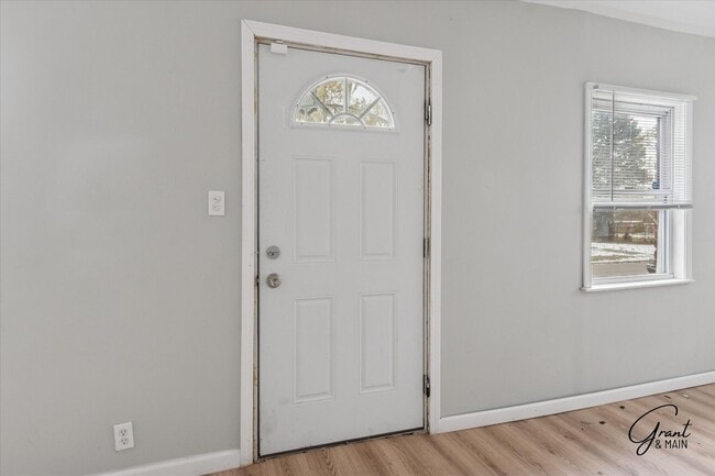 Building Photo - $1300 3 bedroom bungalow