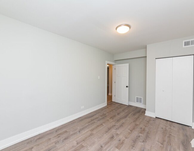 Building Photo - 1128 Maple Ave