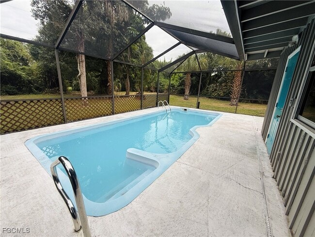 Building Photo - 1840 Maple Ave