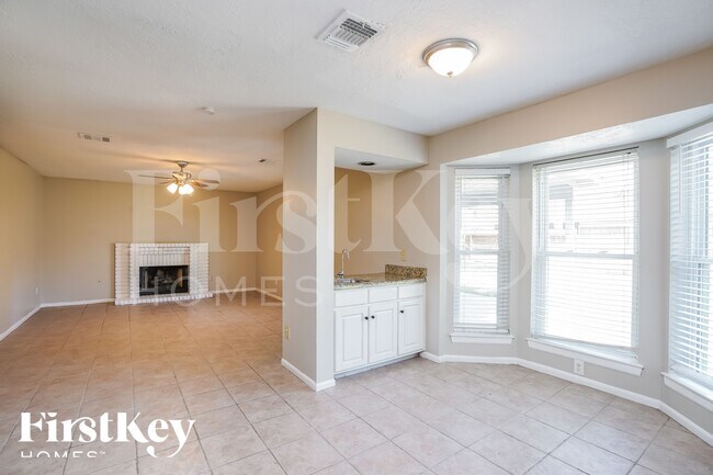 Foto del edificio - 7834 Sunny Ridge Dr
