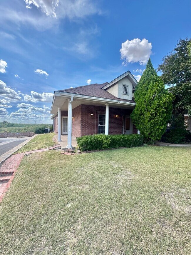 Foto del edificio - NOW AVAILABLE - Beautiful Patio Home in So...