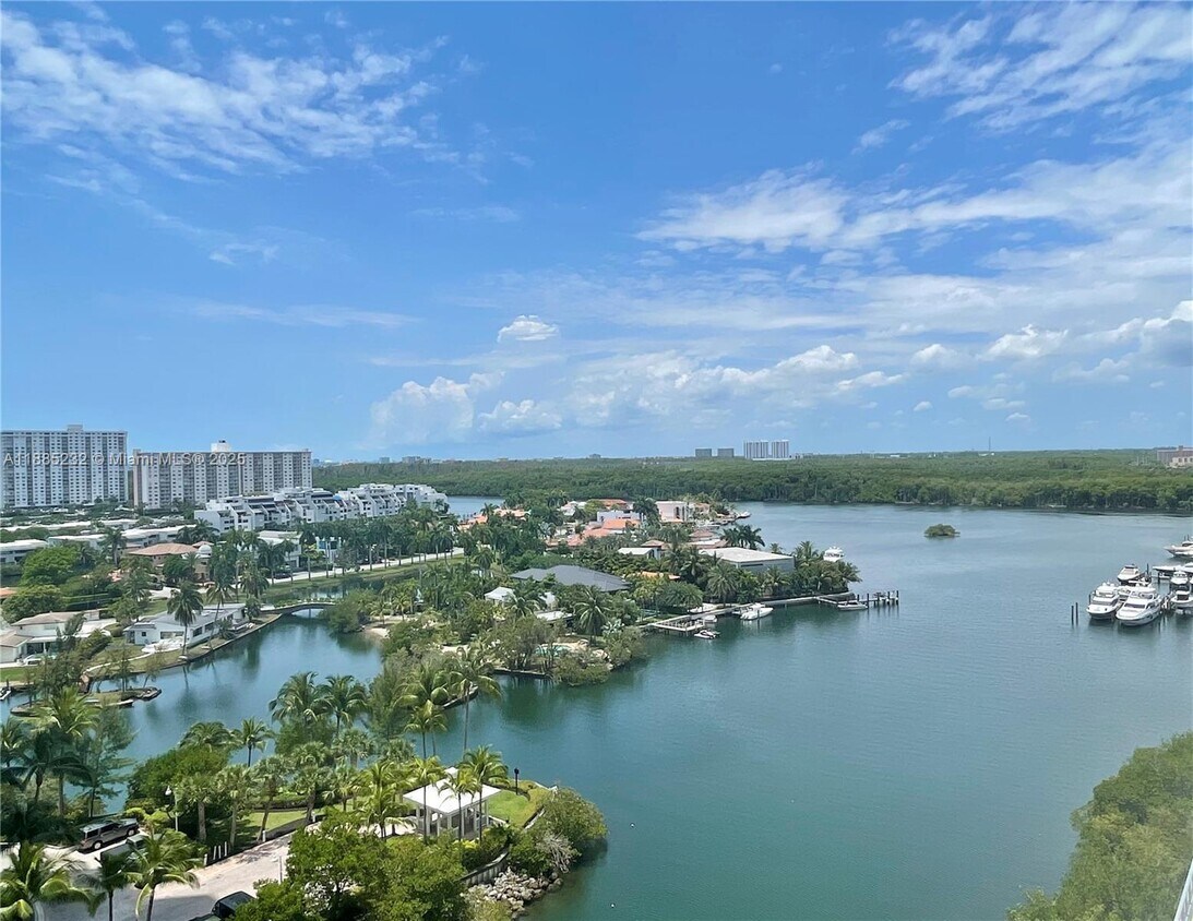 Foto principal - 300 Sunny Isles Blvd