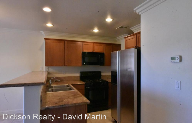 Building Photo - 3 br, 2.5 bath House - 5785 Camino Verde #104