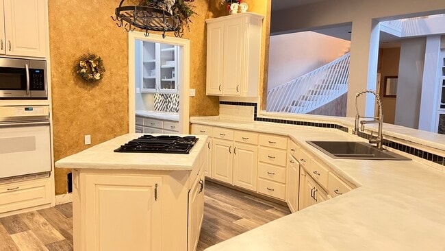 Building Photo - 3210 Jordan Dr