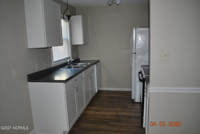 Building Photo - 303 Bracken Pl