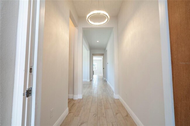 Building Photo - 15106 Canoe Pl