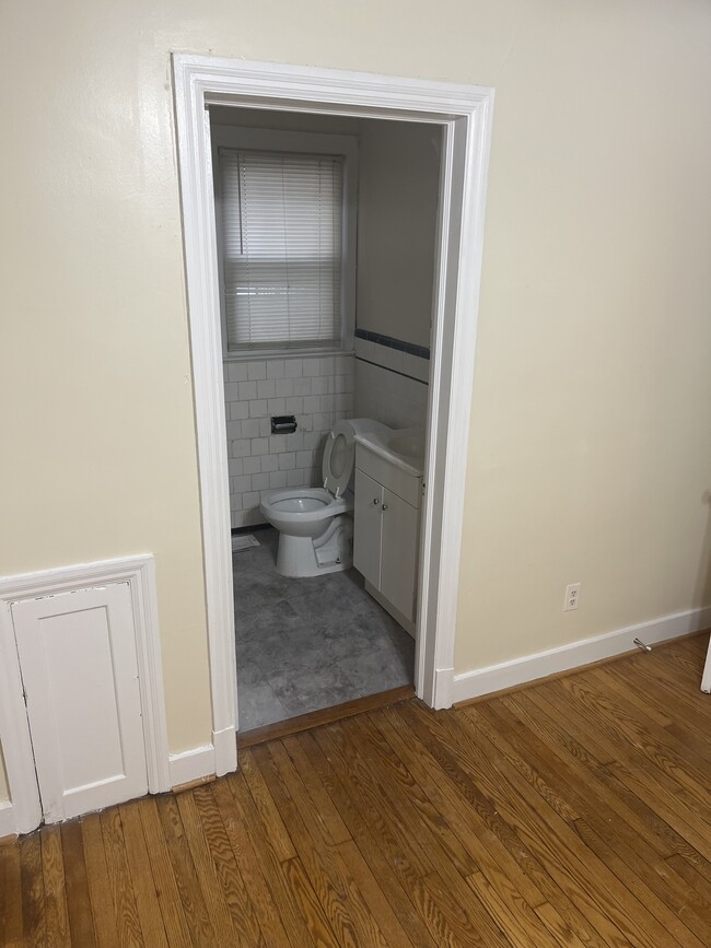Master bedroom - 513 17th St SE