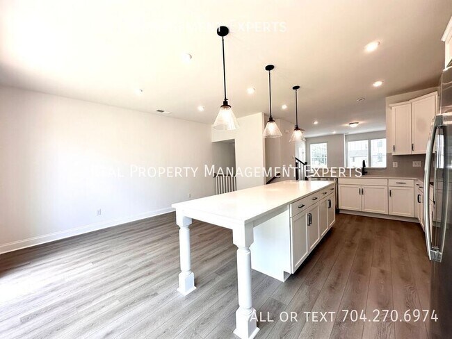 Building Photo - 15310 Ballancroft Pkwy