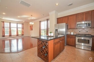 Building Photo - 3325 Clearview Cir