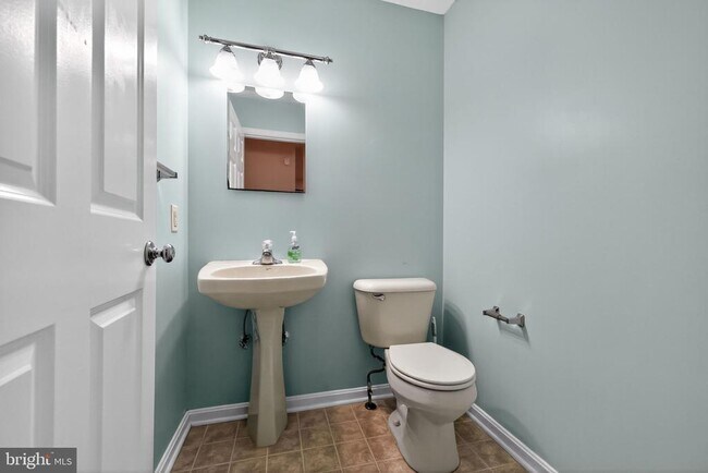 Foto del edificio - 100 Parker Ave