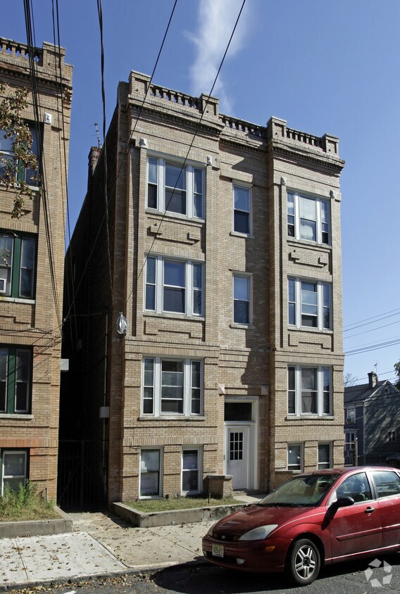 Primary Photo - 60 Bartholdi Ave