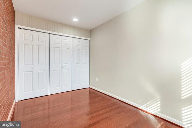 Building Photo - 9328 Esplanade Ct