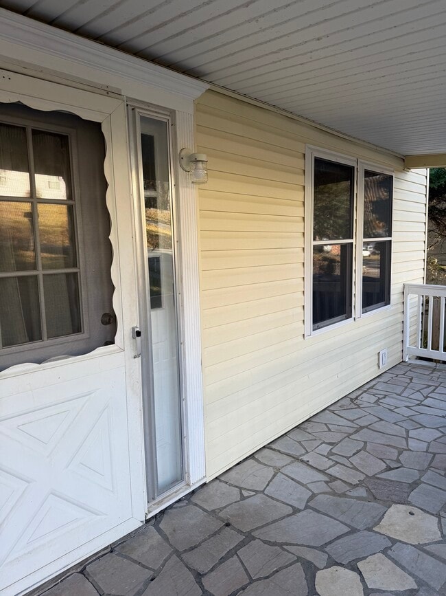 Building Photo - 10074 Central Dr