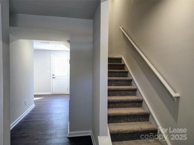 Building Photo - 8031 Sinnet Pl