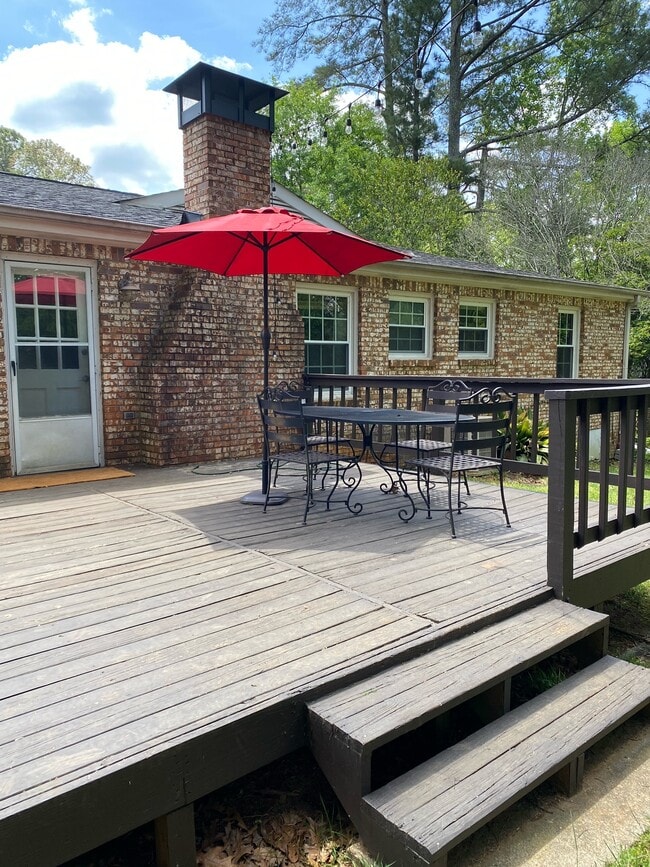 Building Photo - 1160 Saratoga Rd