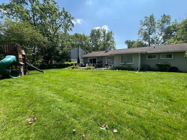 Foto del edificio - Beautiful Southfield Ranch