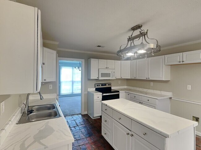 Foto del edificio - 344 Locust Grove Dr