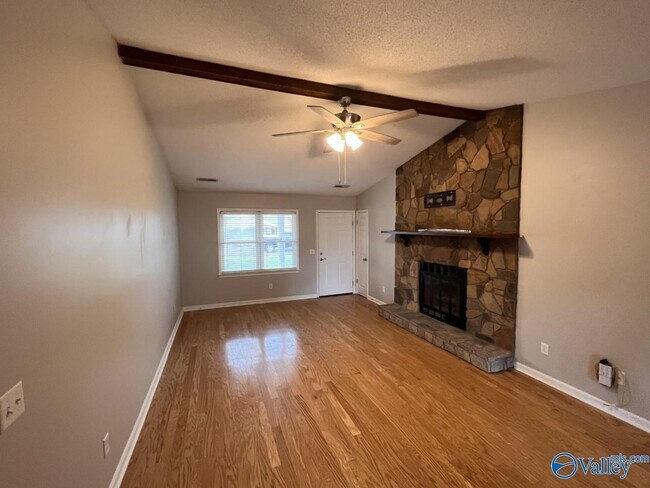 Foto del edificio - 202 Callaway Ln