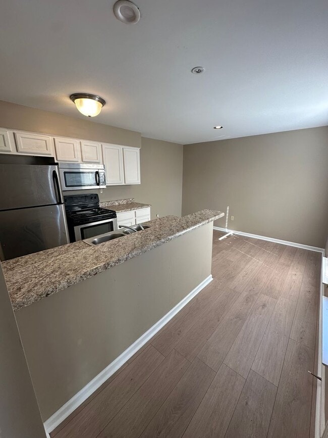 Building Photo - 2BD/1.5BA Townhouse located on the Germantown/Memphis Line!
