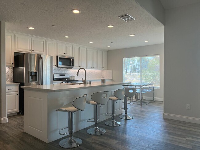 Building Photo - Available Now!! 4 Bedroom 2 Bath home in A...