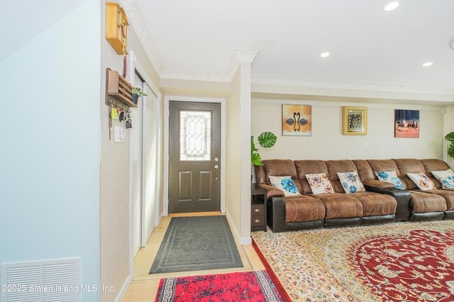 Photo - 453 Dongan Hills Ave House