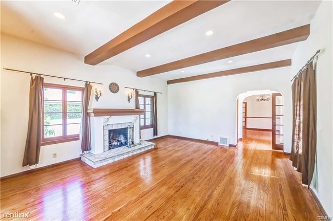 Building Photo - 3 br, 2 bath Duplex - 3626 Orange Ave