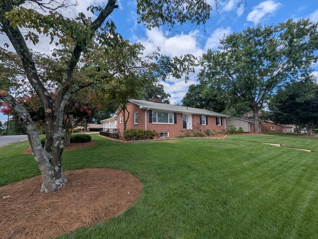 Building Photo - 2837 Birchwood Dr