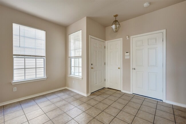 Foto del edificio - 16535 Cairngrove Ln
