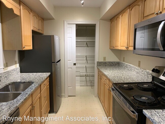 Building Photo - 2 br, 2.5 bath House - 1338 Baez Street