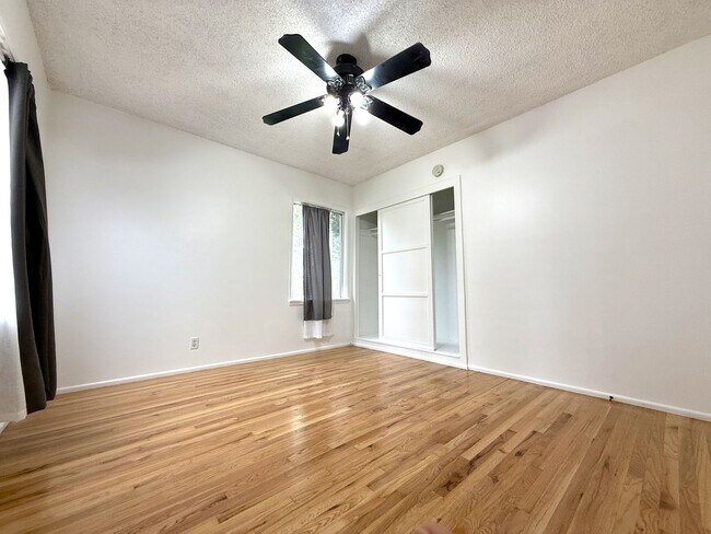 Foto del edificio - Beautiful 3 bedroom + 2 bath property in L...
