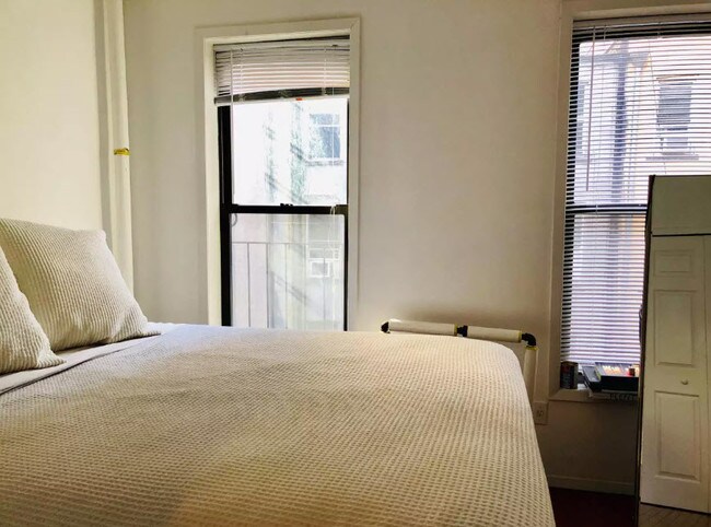 Foto del edificio - 331 E 50th St