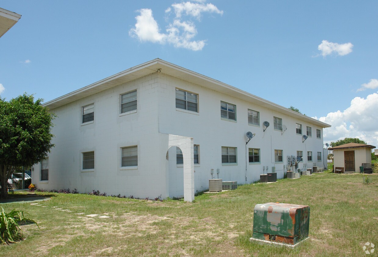 Building Photo - Montrose Apartments