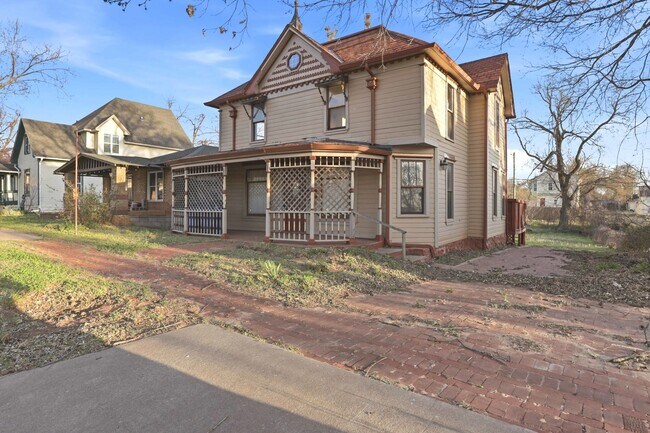 Photo - 609 E Harrison Ave House