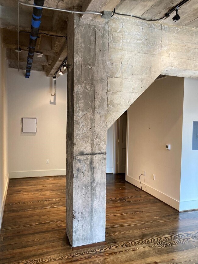 Building Photo - 4411 Dallas St