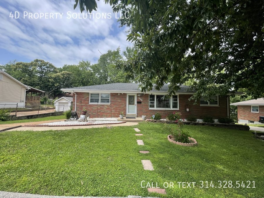 Primary Photo - Delightful 4-Bedroom Saint Ann Home - Spac...