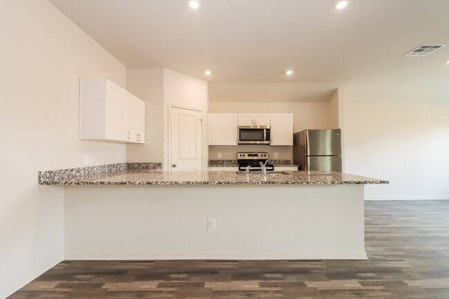 Building Photo - 5516 Fox Blf Dr