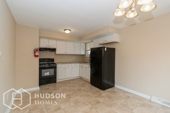 Building Photo - 406 Veterans Dr
