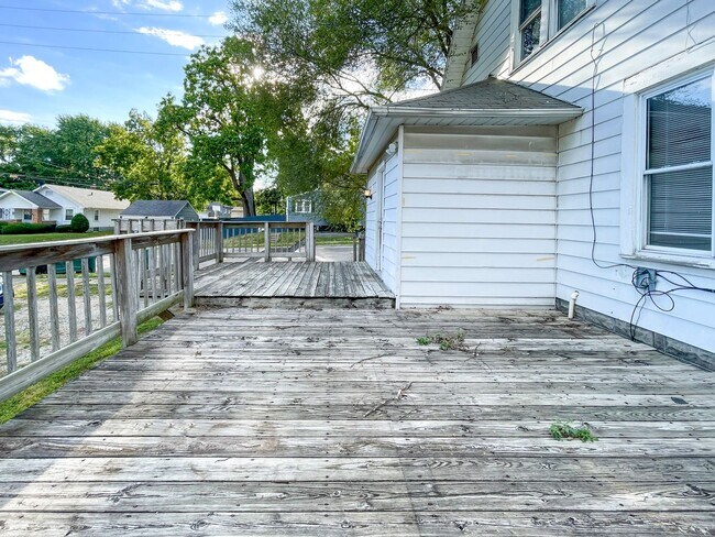 Foto del edificio - PRELEASING for AUGUST! Close to Campus: In...