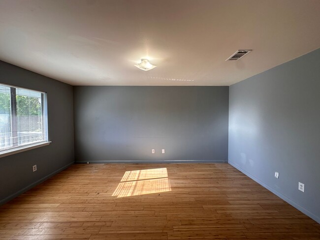 Building Photo - 107 Sea Parc St