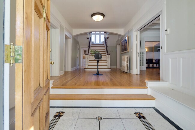 Foto del edificio - 2229 NE Thompson St