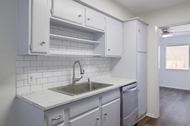 Foto del edificio - 3401 Willowrun Cove