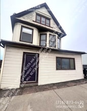 Building Photo - 84 Leddy St