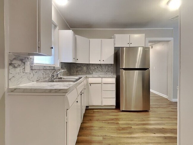 Building Photo - 8207 Patou Dr S