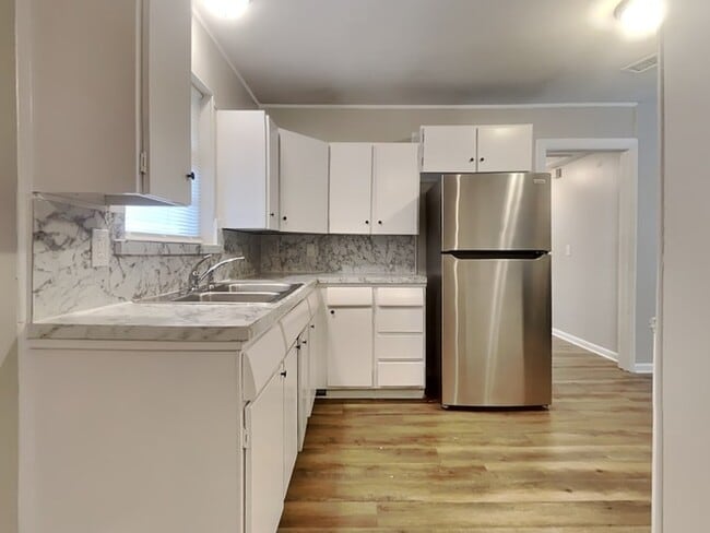 Foto del edificio - 8207 Patou Dr S