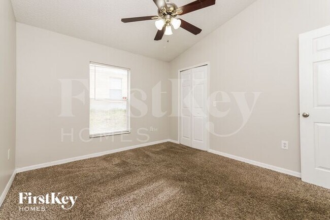 Building Photo - 6556 Viewpoint Ct