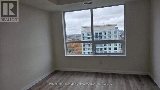 Photo du bâtiment - 3260 Sheppard Ave E