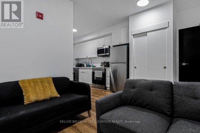 Building Photo - 610 King St E