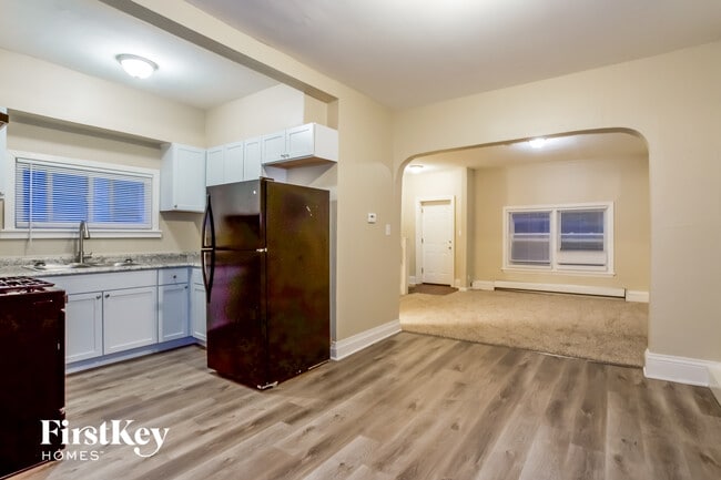 Building Photo - 709 Porter St