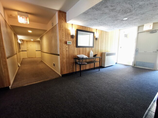 Foto del edificio - 737 Ridge Ave